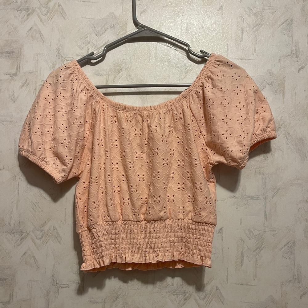 SO Women’s light pink/coral crop top - Small